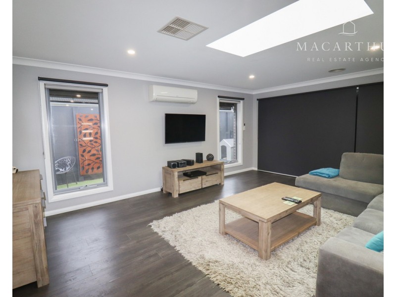24 Cunjegong Loop, Gobbagombalin NSW 2650