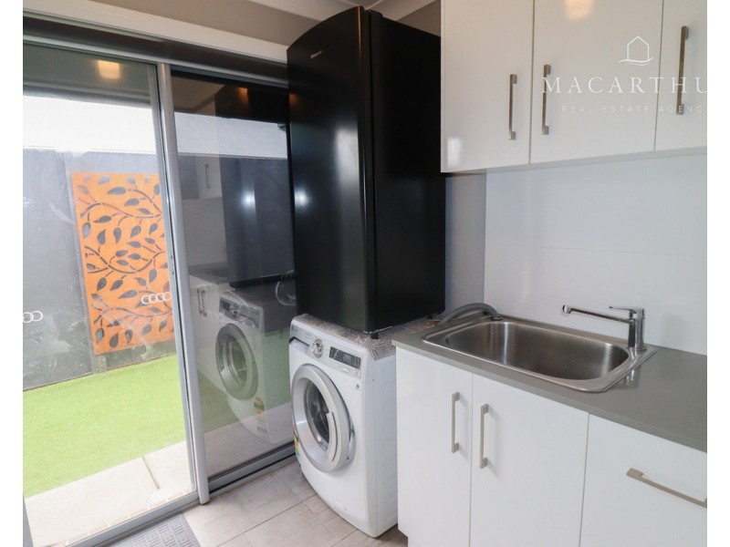24 Cunjegong Loop, Gobbagombalin NSW 2650