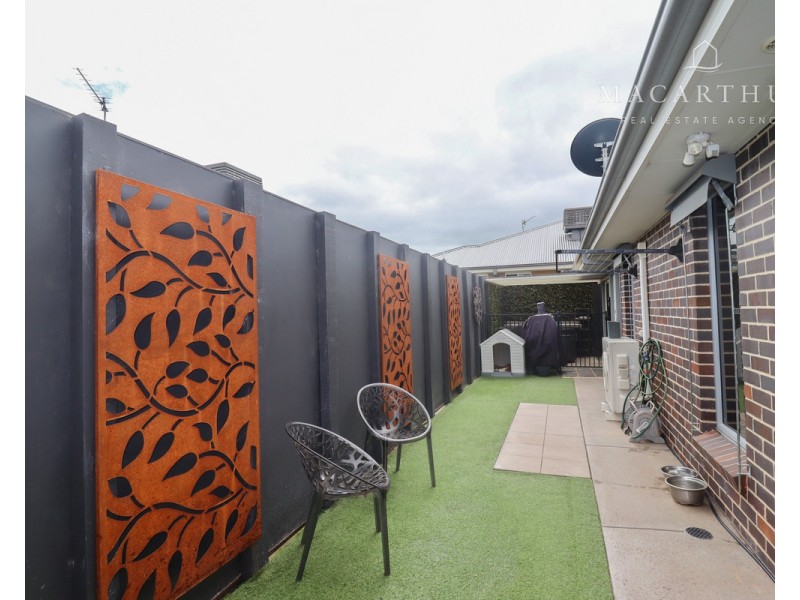24 Cunjegong Loop, Gobbagombalin NSW 2650