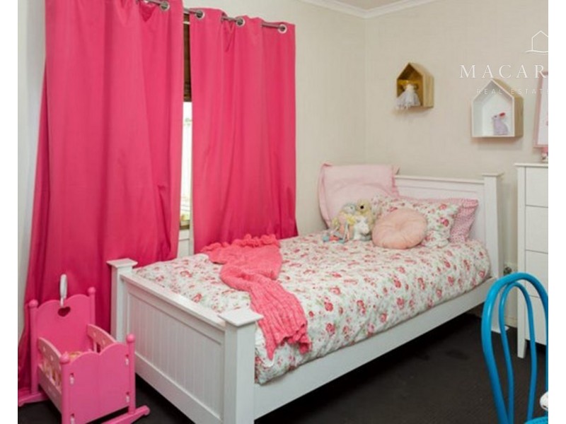 29 Grevillea Crescent, Lake Albert NSW 2650