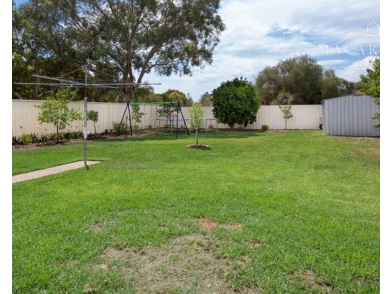 29 Grevillea Crescent, Lake Albert NSW 2650