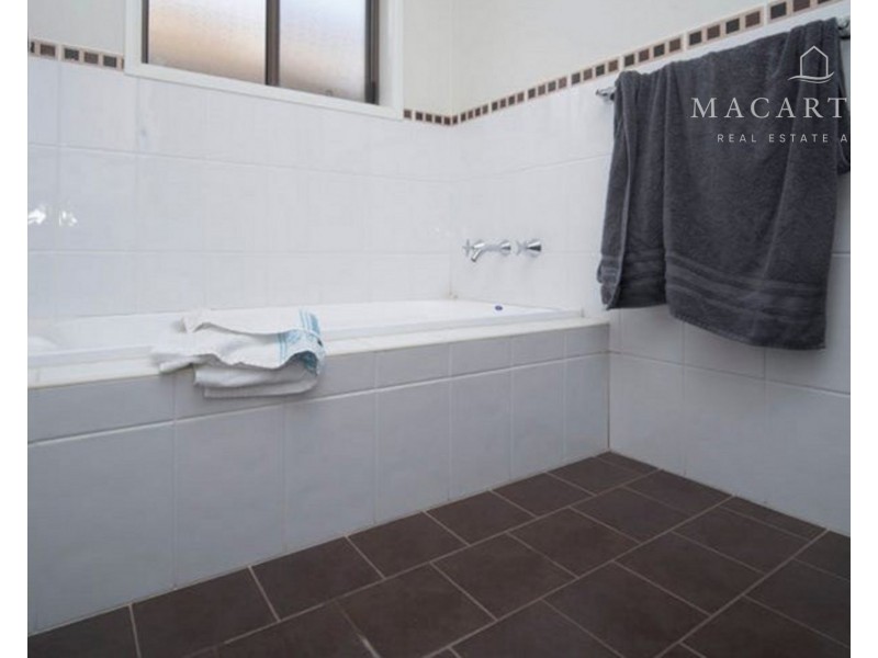 20 Birri Place, Glenfield Park NSW 2650
