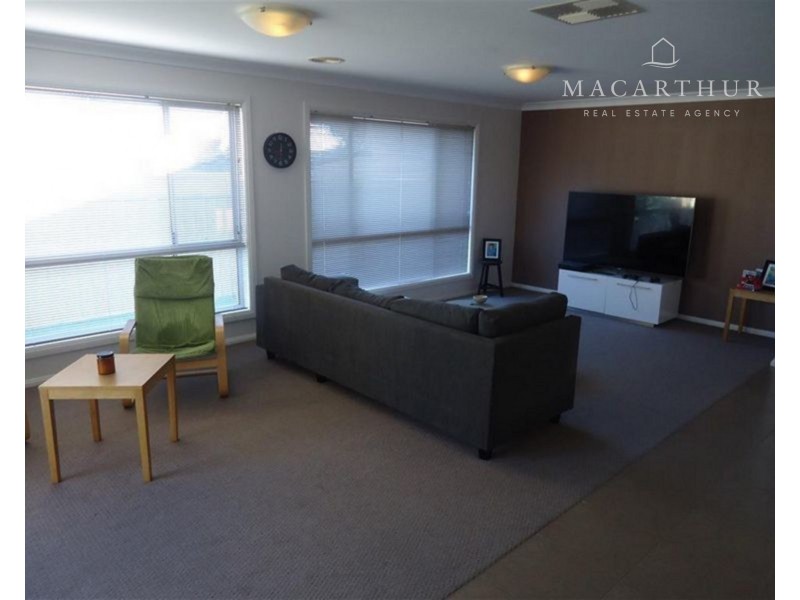 54 Avocet Drive, Estella NSW 2650