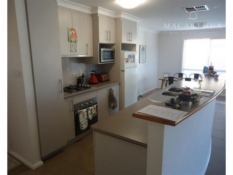 54 Avocet Drive, Estella NSW 2650