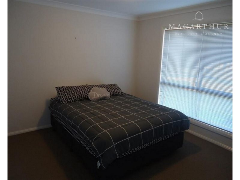 54 Avocet Drive, Estella NSW 2650