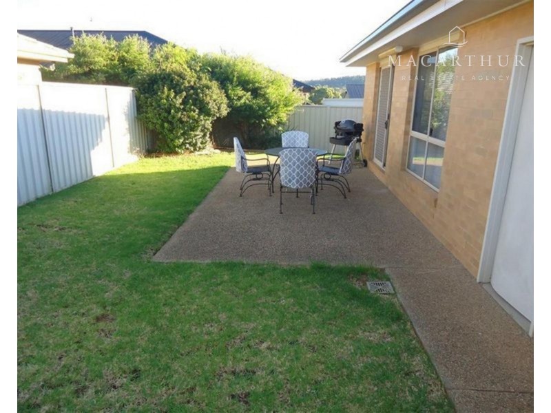 54 Avocet Drive, Estella NSW 2650