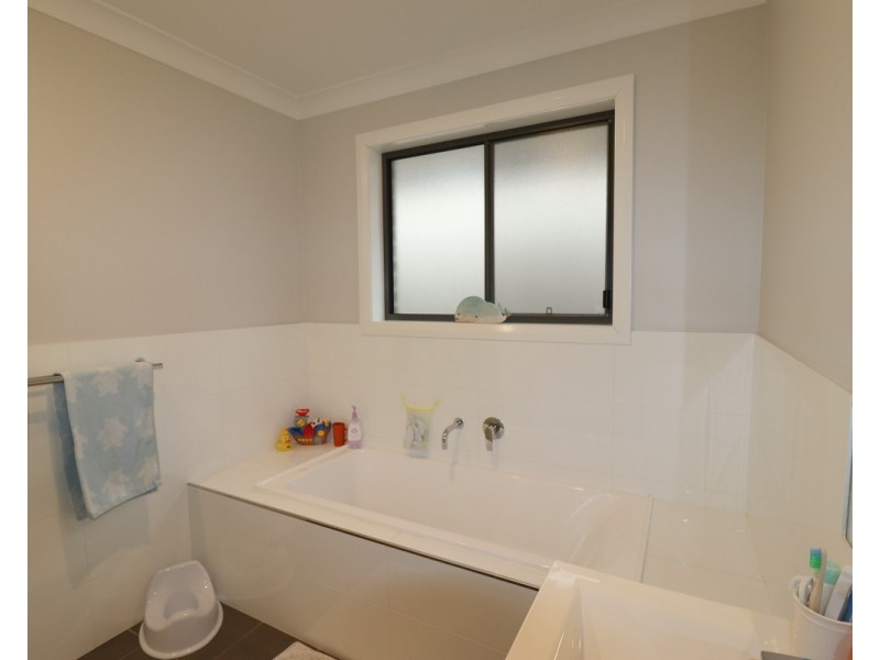 11 Paradise Drive, Gobbagombalin NSW 2650