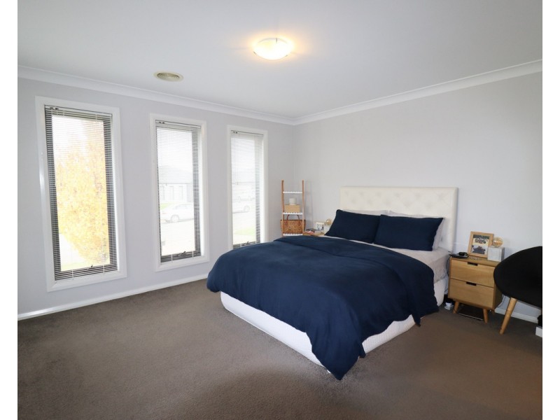 11 Paradise Drive, Gobbagombalin NSW 2650