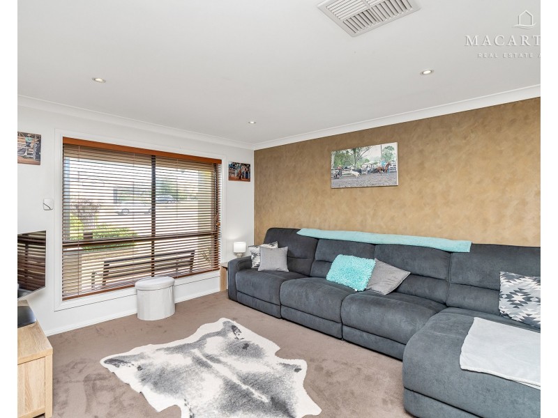 5 Willang Crescent, Glenfield Park NSW 2650