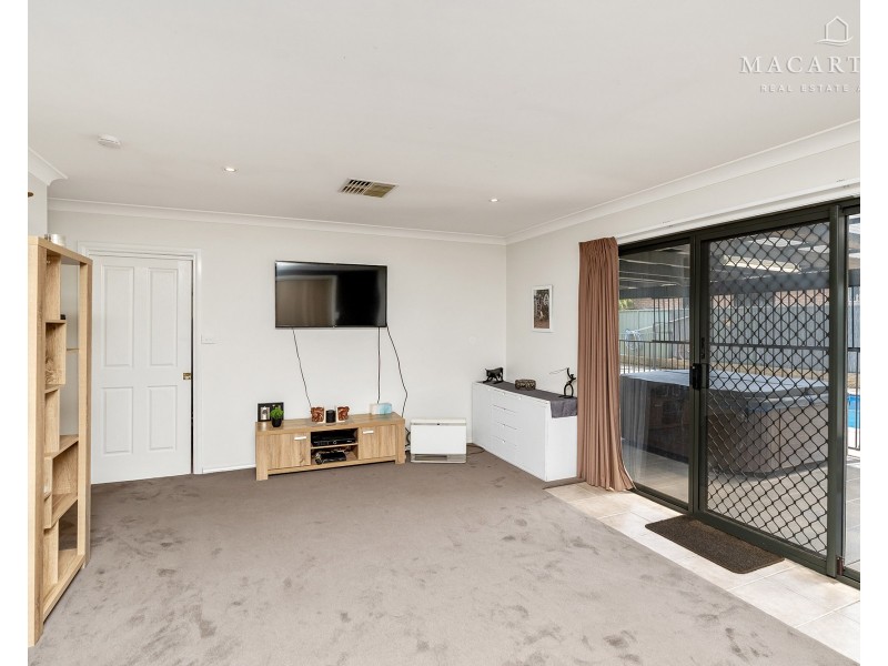 5 Willang Crescent, Glenfield Park NSW 2650