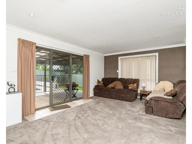5 Willang Crescent, Glenfield Park NSW 2650