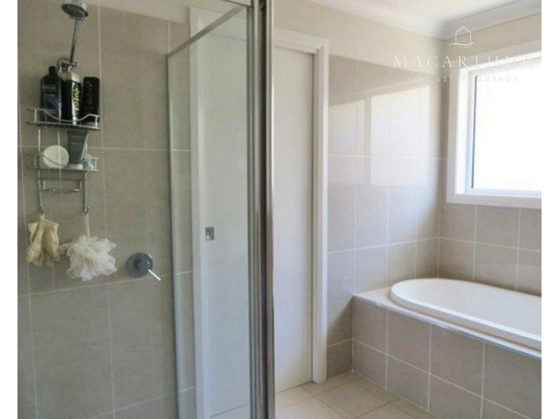 1/30 Osterley Street, Bourkelands NSW 2650