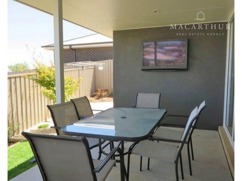1/30 Osterley Street, Bourkelands NSW 2650