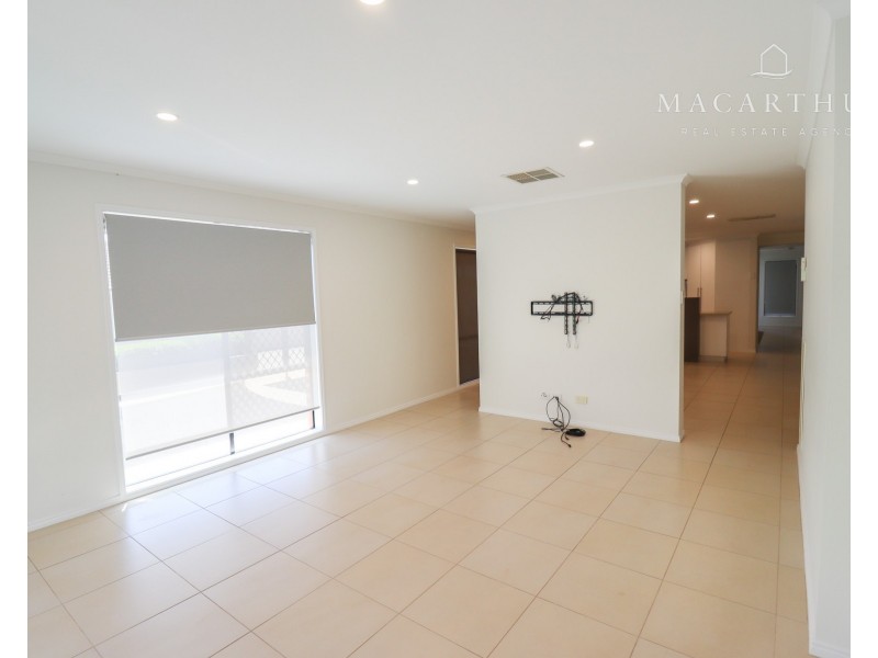 17 Walla Place, Glenfield Park NSW 2650