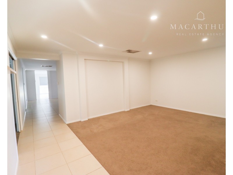 17 Walla Place, Glenfield Park NSW 2650