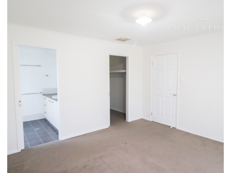 17 Walla Place, Glenfield Park NSW 2650