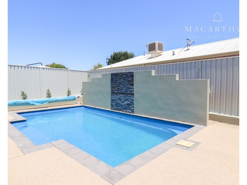 17 Walla Place, Glenfield Park NSW 2650