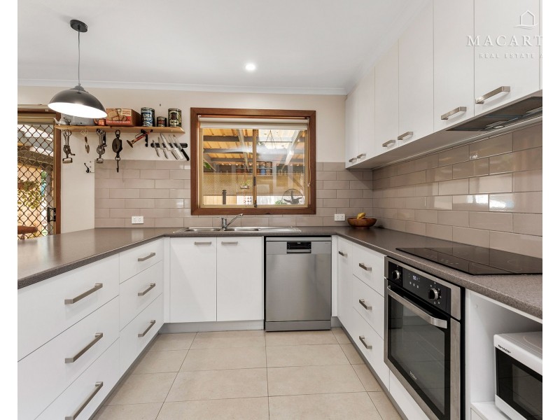 4 Patey Close, Ashmont NSW 2650