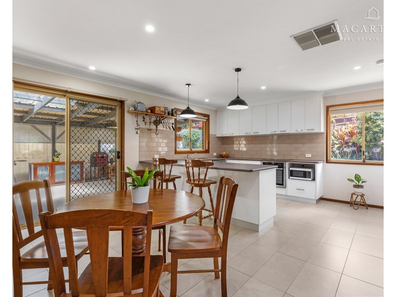 4 Patey Close, Ashmont NSW 2650