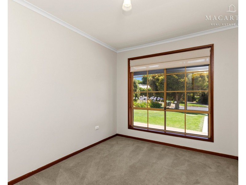 4 Patey Close, Ashmont NSW 2650