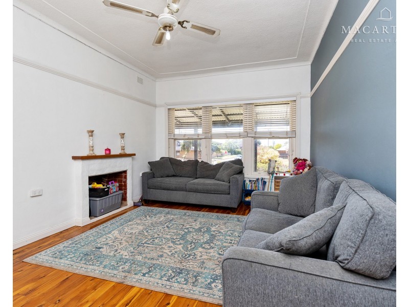 82 Fernleigh Road, Mount Austin NSW 2650