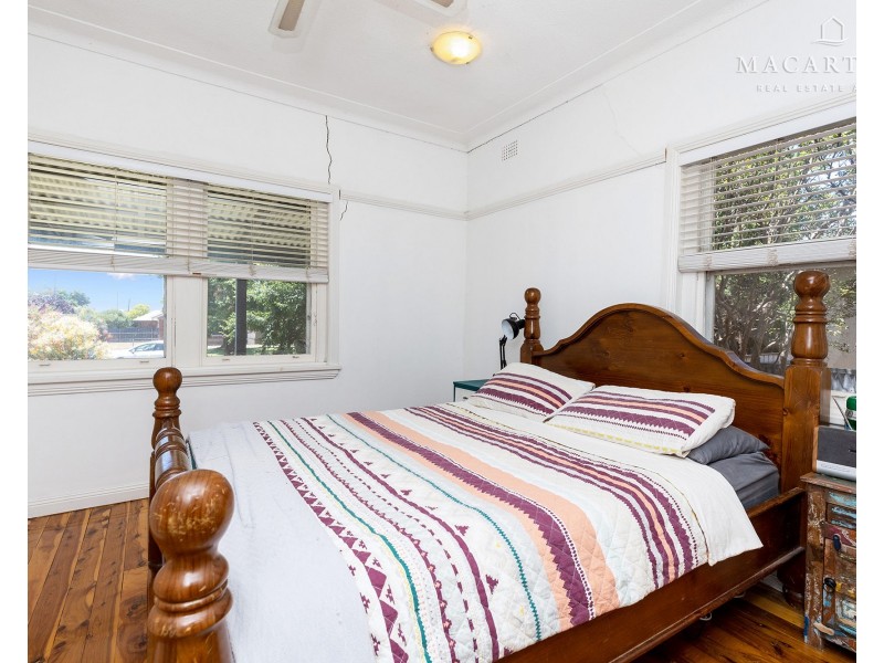 82 Fernleigh Road, Mount Austin NSW 2650