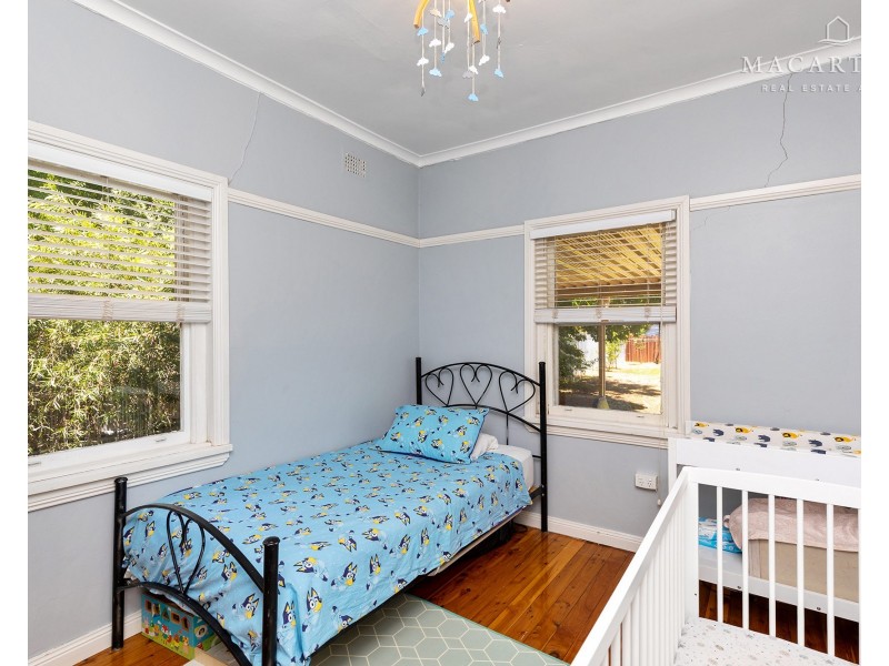 82 Fernleigh Road, Mount Austin NSW 2650