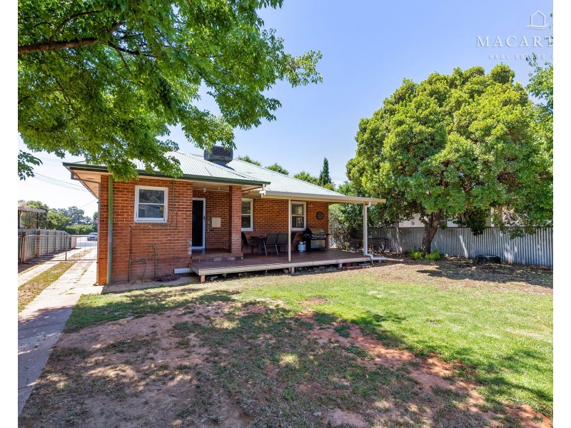 82 Fernleigh Road, Mount Austin NSW 2650