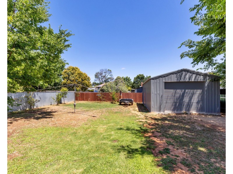 82 Fernleigh Road, Mount Austin NSW 2650