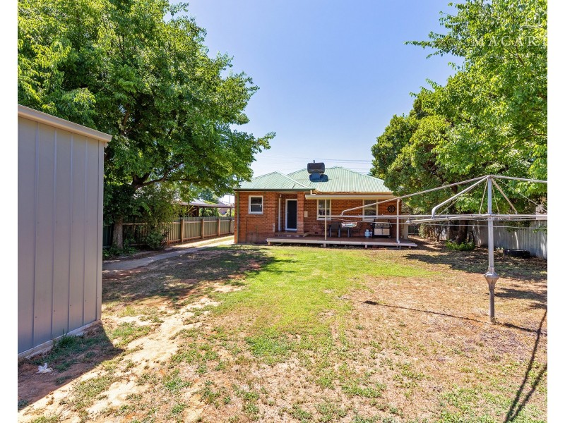 82 Fernleigh Road, Mount Austin NSW 2650