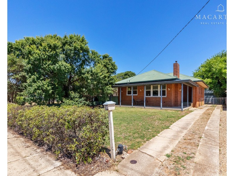 82 Fernleigh Road, Mount Austin NSW 2650