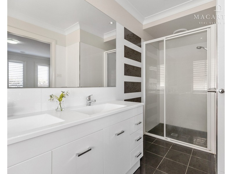 79 Strickland Drive, Boorooma NSW 2650