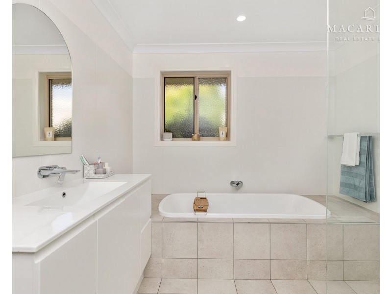 38 Bourkelands Drive, Bourkelands NSW 2650