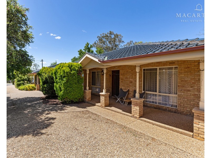 2/2 Plumpton Road, Kooringal NSW 2650
