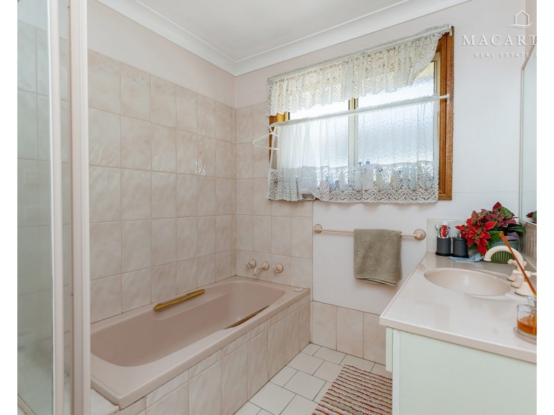 2/2 Plumpton Road, Kooringal NSW 2650