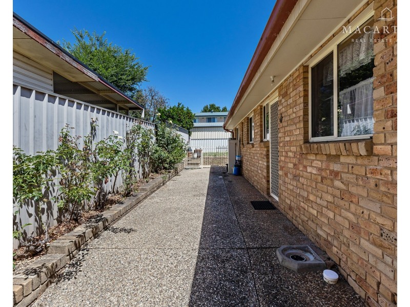 2/2 Plumpton Road, Kooringal NSW 2650