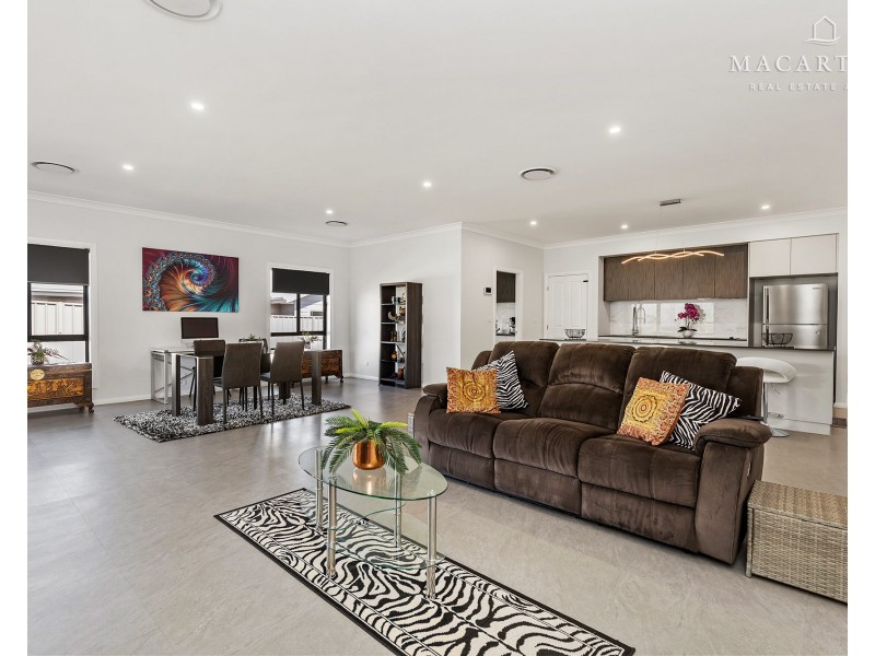 76 Coppabella Drive, Gobbagombalin NSW 2650