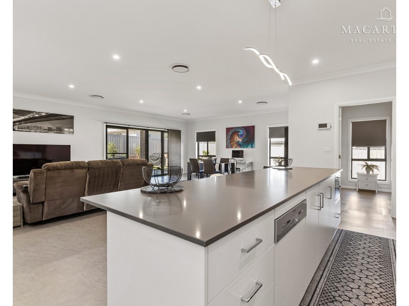 76 Coppabella Drive, Gobbagombalin NSW 2650