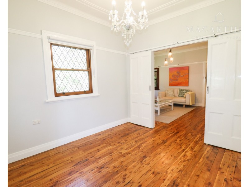 11 Heath Street, Turvey Park NSW 2650
