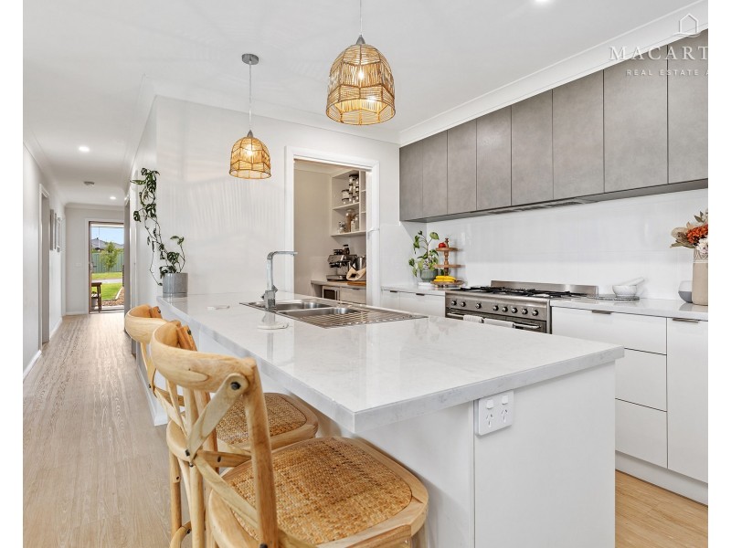 70 Paperbark Drive, Forest Hill NSW 2651