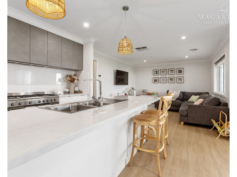 70 Paperbark Drive, Forest Hill NSW 2651