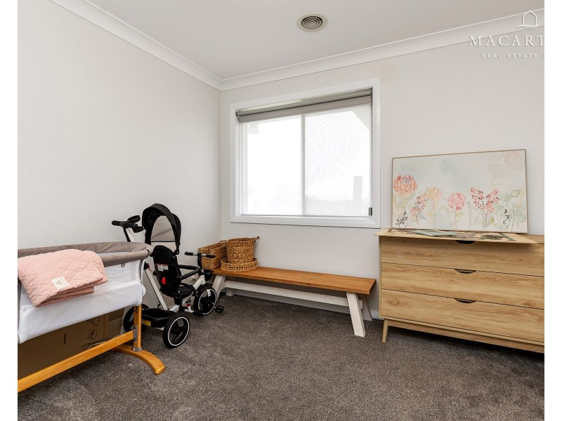 70 Paperbark Drive, Forest Hill NSW 2651