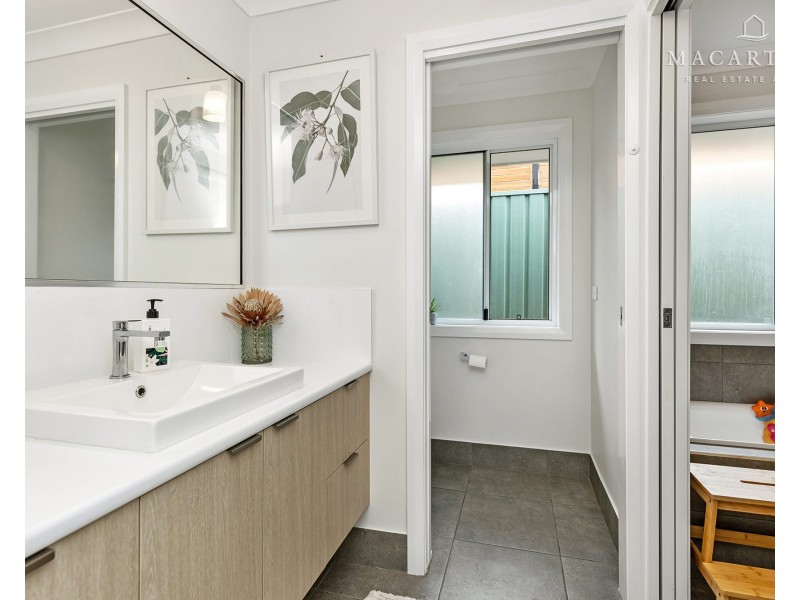 70 Paperbark Drive, Forest Hill NSW 2651