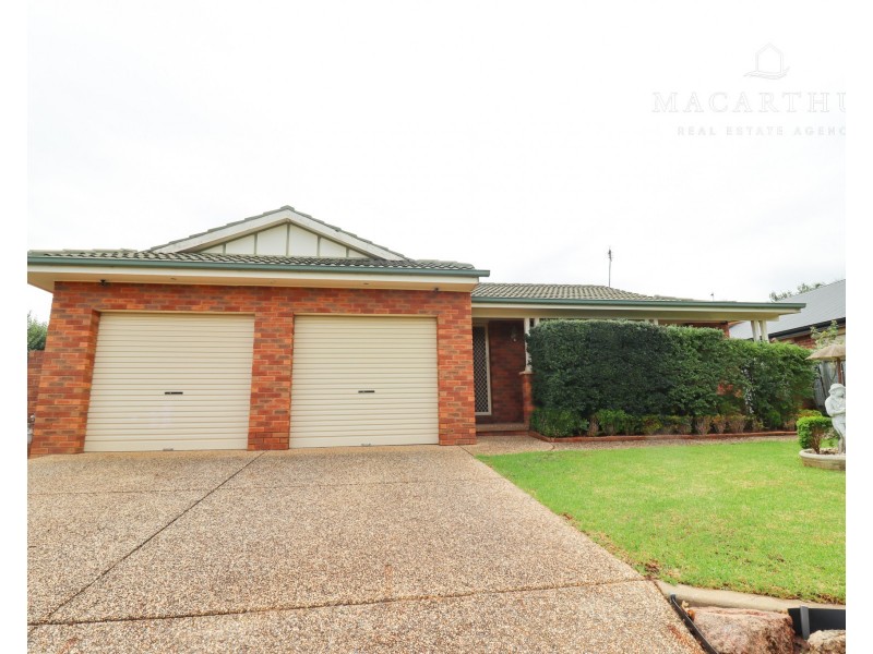 28 Roberts Way, Kooringal NSW 2650