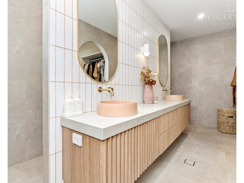 28 Jumbuck Drive, Gobbagombalin NSW 2650