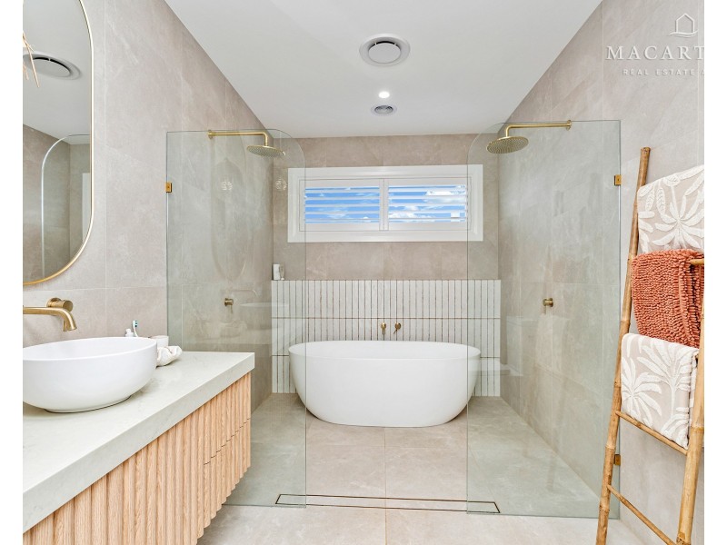 28 Jumbuck Drive, Gobbagombalin NSW 2650