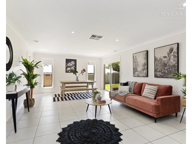 63 Kaloona Drive, Bourkelands NSW 2650