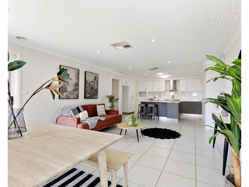 63 Kaloona Drive, Bourkelands NSW 2650