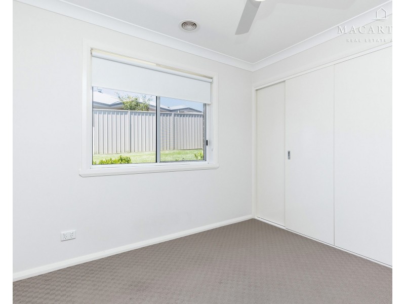 63 Kaloona Drive, Bourkelands NSW 2650