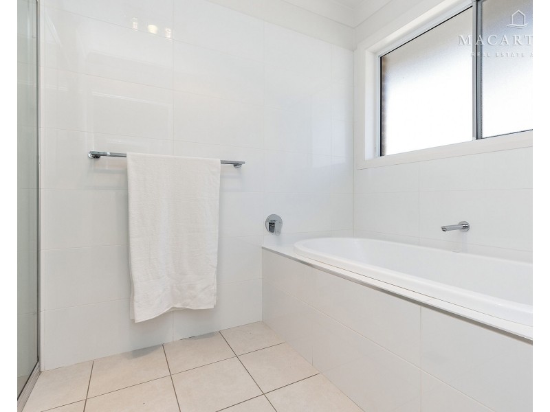 63 Kaloona Drive, Bourkelands NSW 2650